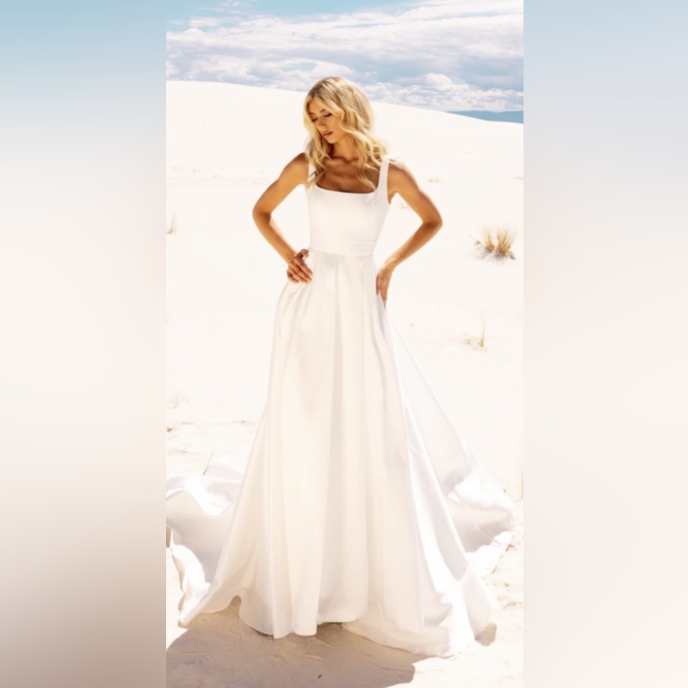 Elegant Ivory Satin  Dress.  Size 12.  P882